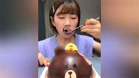 cake eating asmr